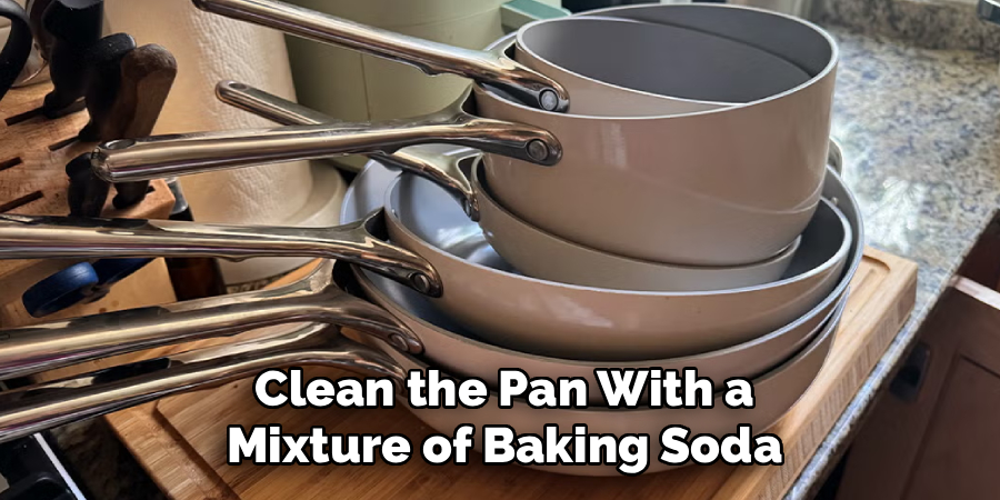 Clean the Pan With a Mixture of Baking Soda