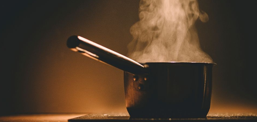 How to Clean Stove Drip Pans with Vinegar