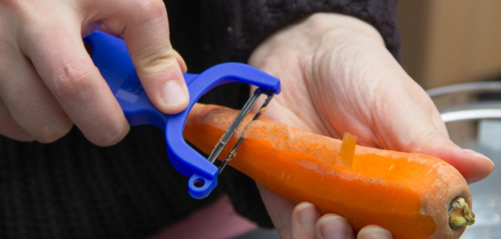 How to Use a Vegetable Peeler