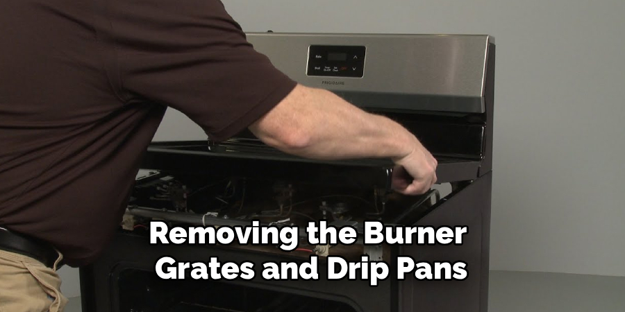 
Removing the Burner 
Grates and Drip Pans